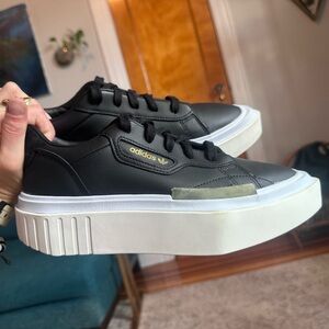 ADIDAS originals sleek chunky angular sneakers women’s size US6.5